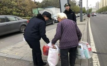助人为乐小事迹材料5篇